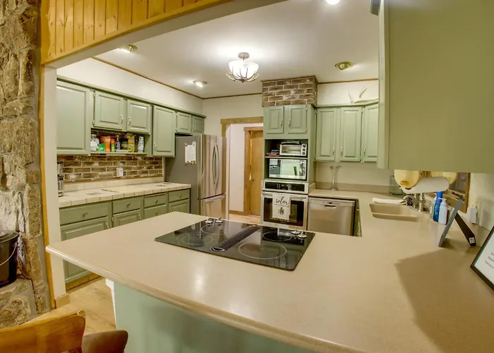 Mtn-view Deck & Fire Pit! 2-cabin Retreat In